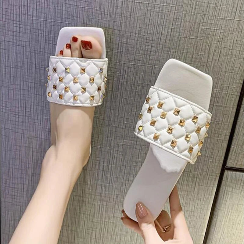 New slippers for women wearing light sandals flip-flops Korean version of lazy plus size beach shoes sandalias de mujer T1